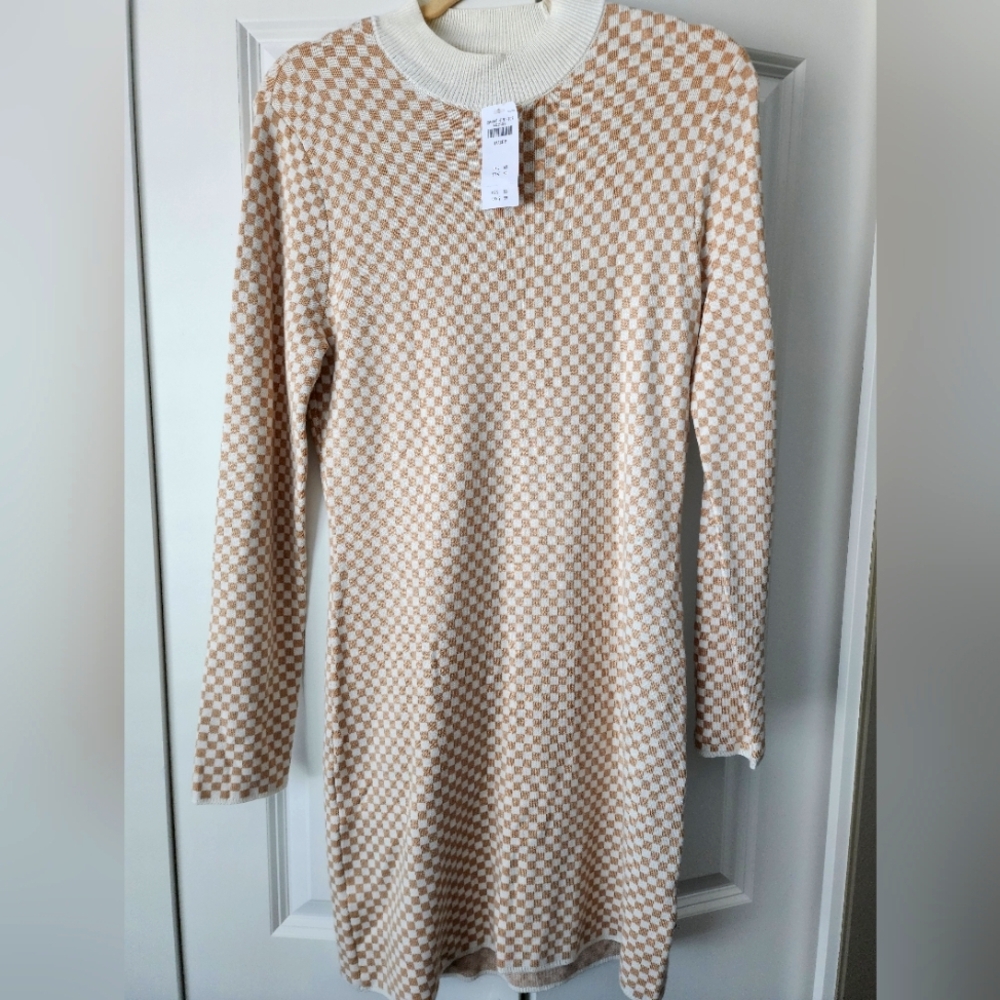 Abercrombie & Fitch Checkered Long Sleeve Dress in Cream and White